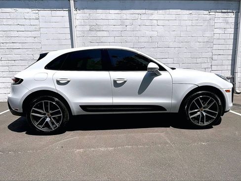 Certified 2024 Porsche Macan AWD/4WD image 6