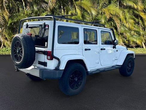 Used 2015 Jeep Wrangler Unlimited Sahara w/ Connectivity Group AWD/4WD image 4