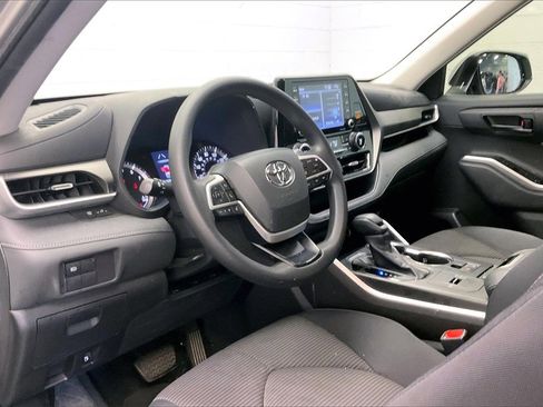 Used 2022 Toyota Highlander L image 12