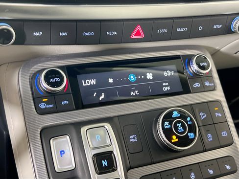 Used 2024 Hyundai Palisade Calligraphy AWD/4WD image 16