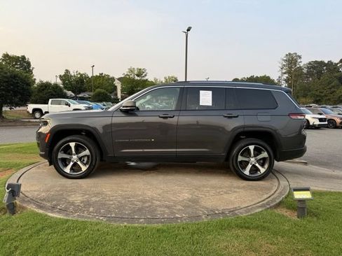Used 2023 Jeep Grand Cherokee L Limited AWD/4WD image 4