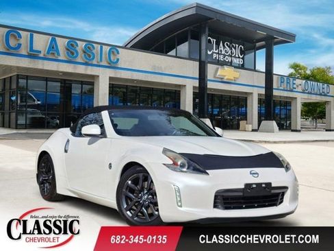 Used 2018 Nissan 370Z Roadster image 1