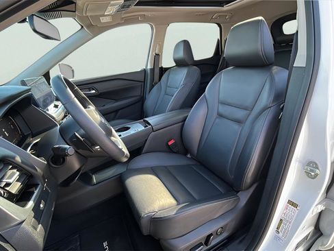 Used 2024 Nissan Rogue SL w/ SL Premium Package image 17