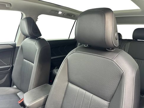 Used 2023 Volkswagen Tiguan SE AWD/4WD image 28