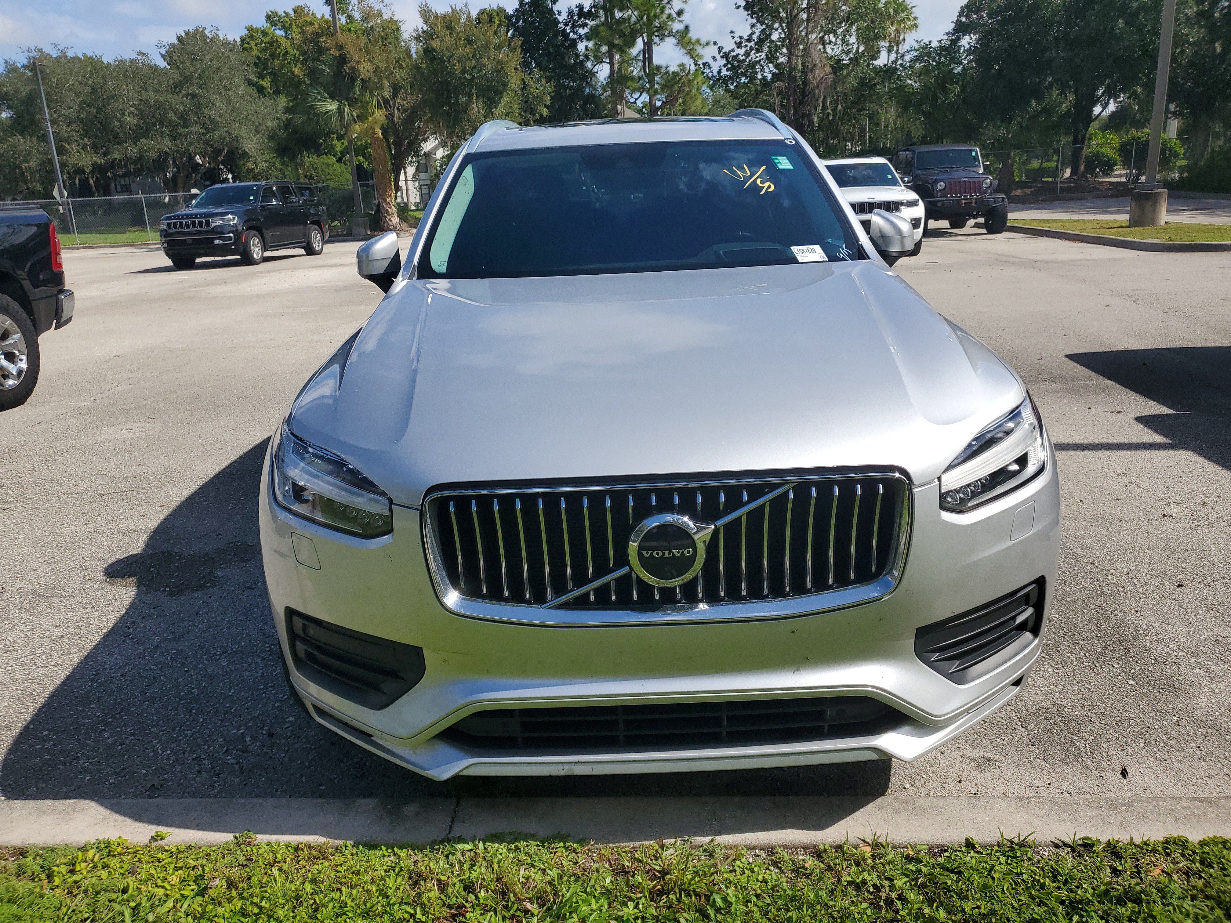 Used 2020 Volvo XC90 T6 Momentum w/ Protection Package Premier AWD/4WD image 3