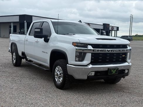 Used 2022 Chevrolet Silverado 2500 LT w/ Convenience Package AWD/4WD image 3