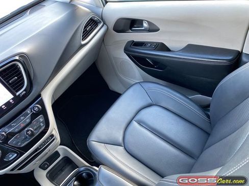 Certified 2024 Chrysler Pacifica Touring-L image 13