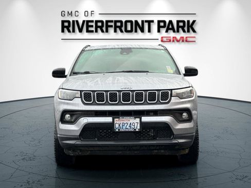 Used 2024 Jeep Compass Latitude image 8