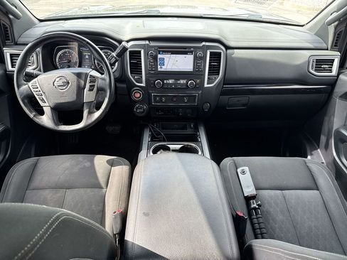 Used 2018 Nissan Titan SV w/ SV Convenience Package image 10