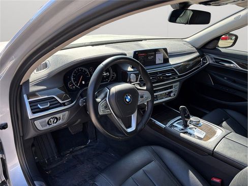 Used 2019 BMW 740i image 6