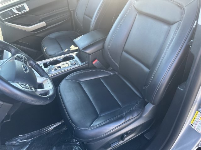 Used 2023 Ford Explorer XLT w/ Equipment Group 202A AWD/4WD image 21