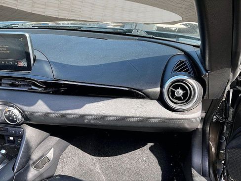 Used 2017 FIAT 124 Spider Lusso RWD image 13