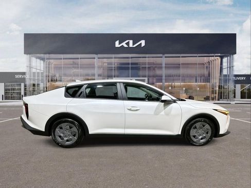 New 2025 Kia K4 LX image 7