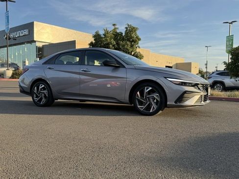 Certified 2025 Hyundai Elantra SEL image 6