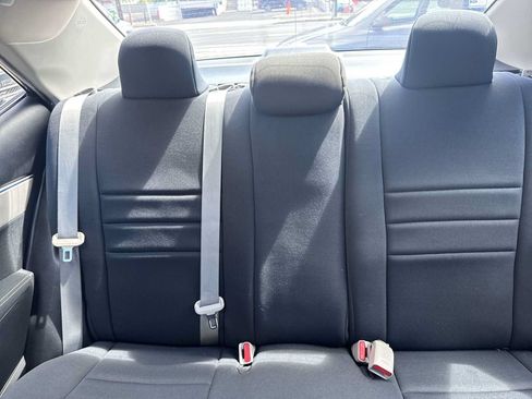 Used 2015 Toyota Corolla LE FWD image 21