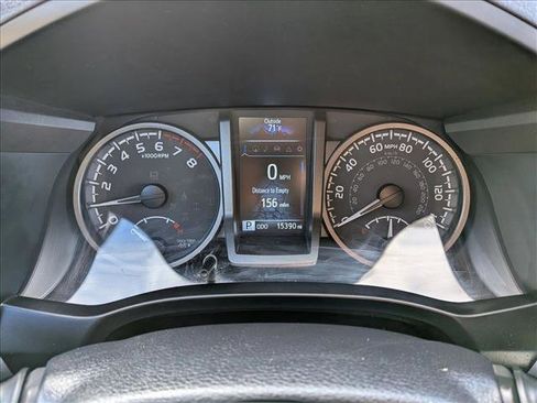 Used 2023 Toyota Tacoma TRD Off-Road image 12