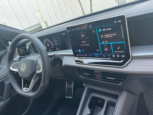 New 2026 Volkswagen Tiguan SE R-Line FWD image 34