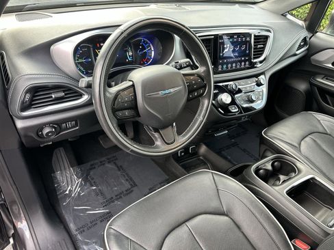 Used 2020 Chrysler Pacifica Limited w/ Advanced Safetytec Group image 2