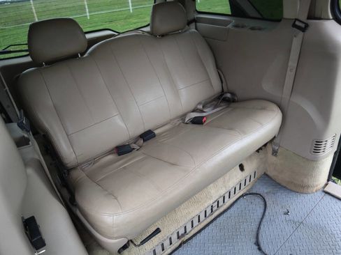Used 2002 Ford Windstar SEL FWD image 30