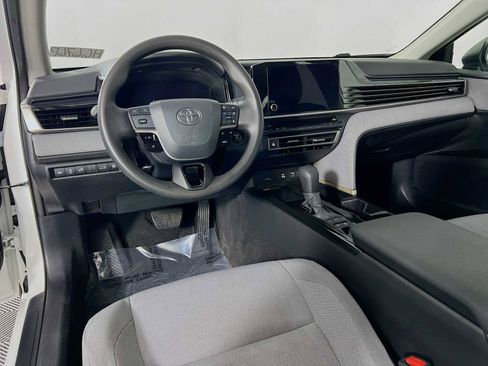 Used 2025 Toyota Camry LE AWD/4WD image 9