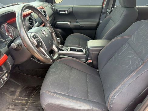 Used 2017 Toyota Tacoma TRD Off-Road w/ Tow Package (A/T) AWD/4WD image 5