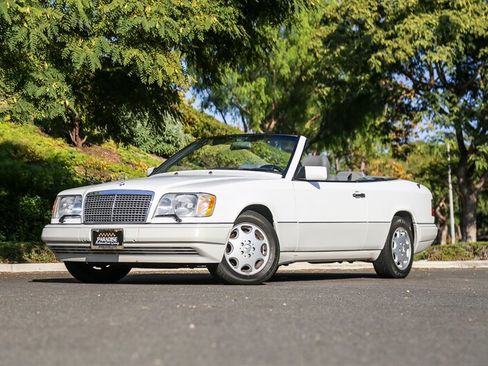 Used 1995 Mercedes-Benz E 320 Convertible image 2