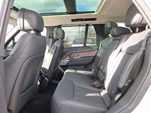 Used 2023 Land Rover Range Rover SE AWD/4WD image 9
