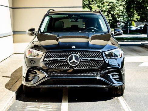 Used 2024 Mercedes-Benz GLE 350 4MATIC w/ AMG Line Exterior image 2
