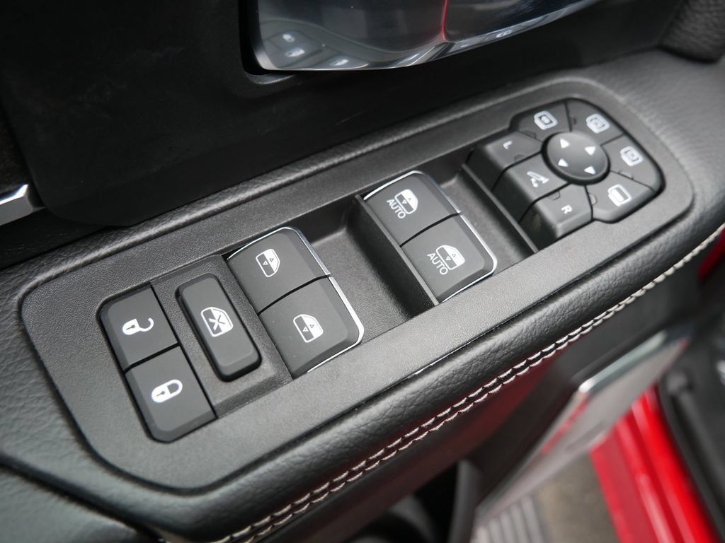 New 2026 RAM 2500 Laramie AWD/4WD image 8