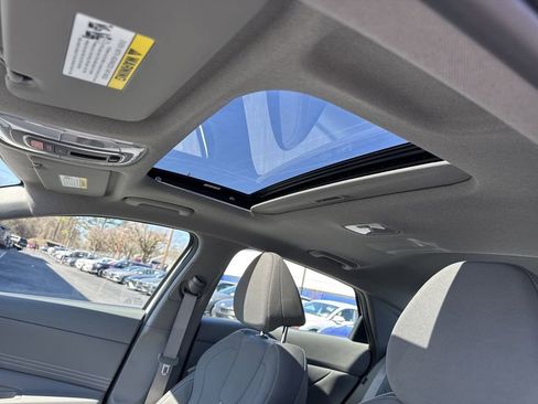 New 2025 Hyundai Elantra SEL image 25