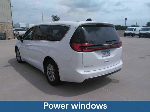 Used 2024 Chrysler Pacifica Touring-L FWD image 15