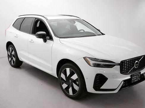 Certified 2024 Volvo XC60 T8 Plus w/ Protection Package Premier AWD/4WD image 4