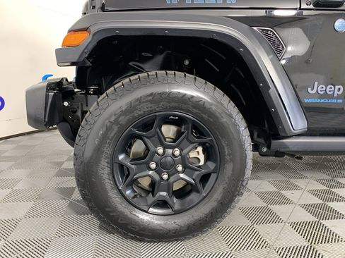 Used 2023 Jeep Wrangler Unlimited w/ Sun & Screen Package AWD/4WD image 11