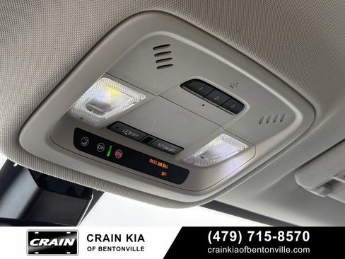 Used 2018 Chevrolet Traverse LT image 21