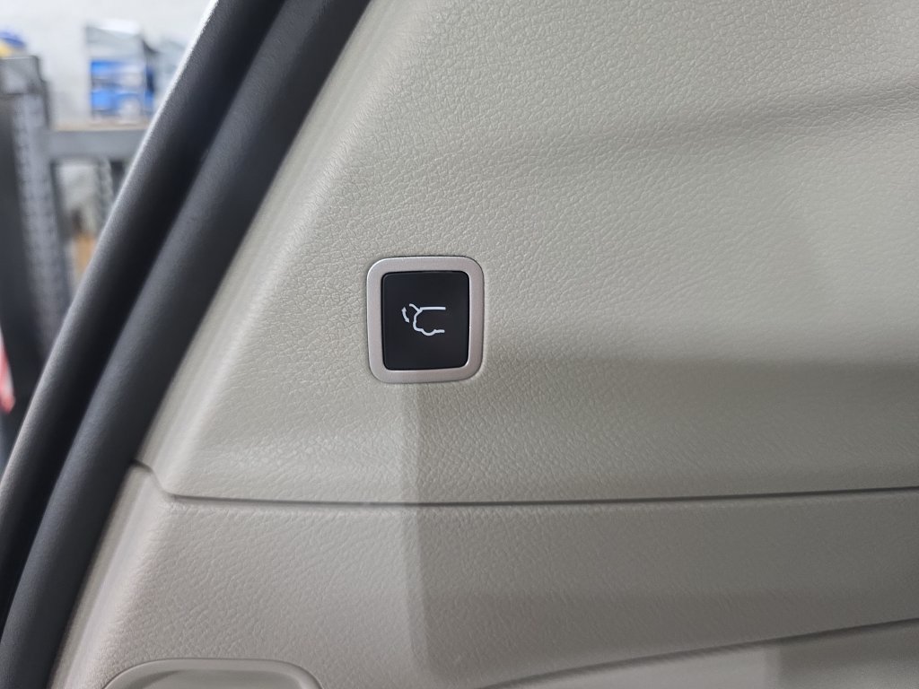 Used 2023 Chrysler Pacifica Touring-L FWD image 15