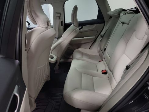 Used 2023 Volvo XC60 B5 Plus FWD image 24