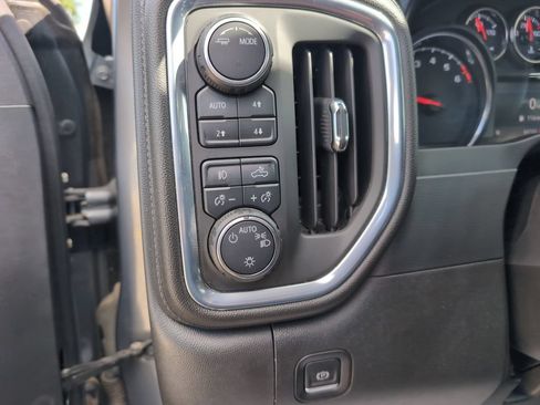 Used 2021 Chevrolet Silverado 1500 LT Trail Boss w/ Convenience Package II AWD/4WD image 19