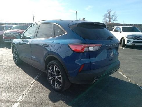 Used 2022 Ford Escape SE w/ SE Sport Appearance Package image 5