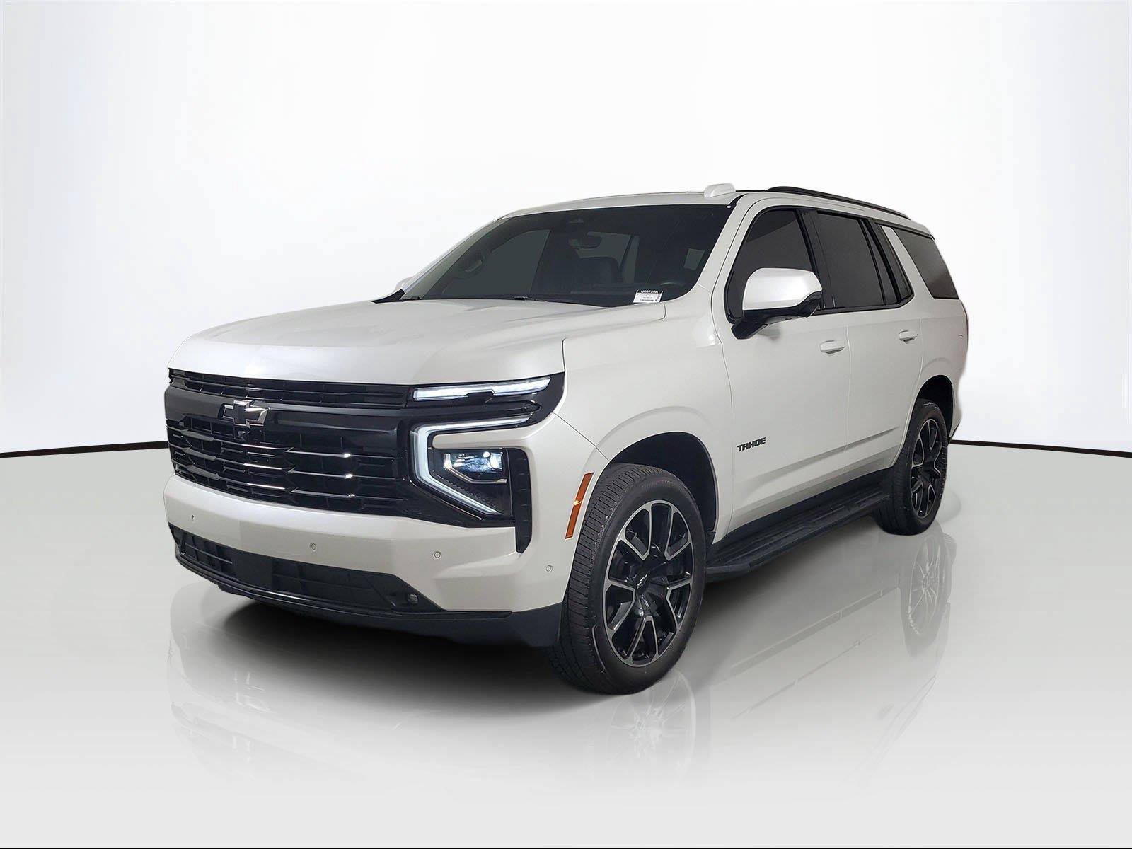 Used 2025 Chevrolet Tahoe RST w/ Advanced Technology Package AWD/4WD image 3