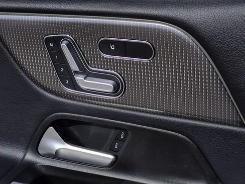 Certified 2021 Mercedes-Benz GLB 250 image 34