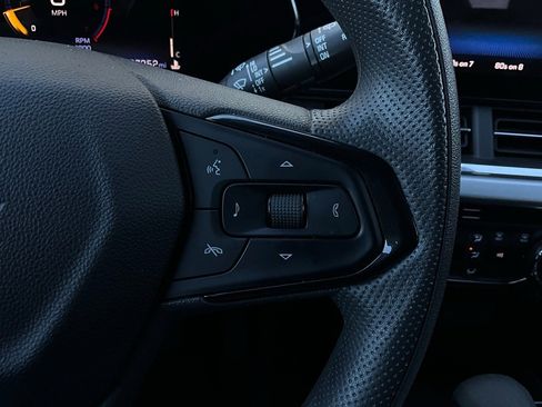 Used 2025 Chevrolet Trax LT image 32