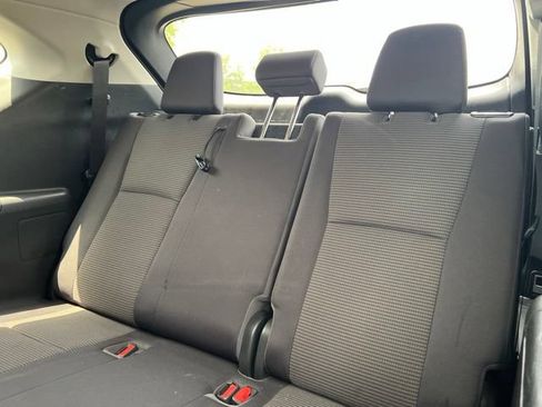 Used 2021 Toyota Highlander LE AWD/4WD image 32