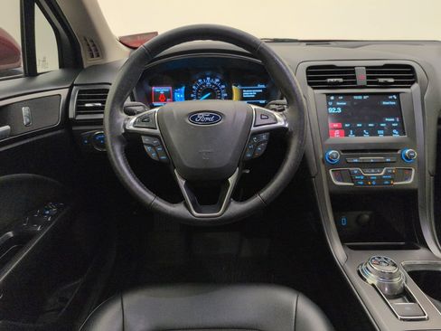 Used 2018 Ford Fusion SE w/ Equipment Group 201A FWD image 19