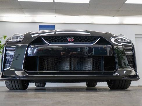 Used 2021 Nissan GT-R Premium image 19