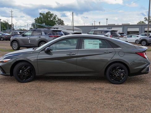 New 2026 Hyundai Elantra SEL Sport FWD image 30