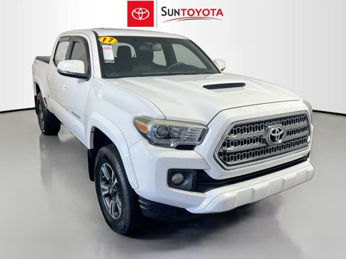 Used 2017 Toyota Tacoma TRD Sport image 1