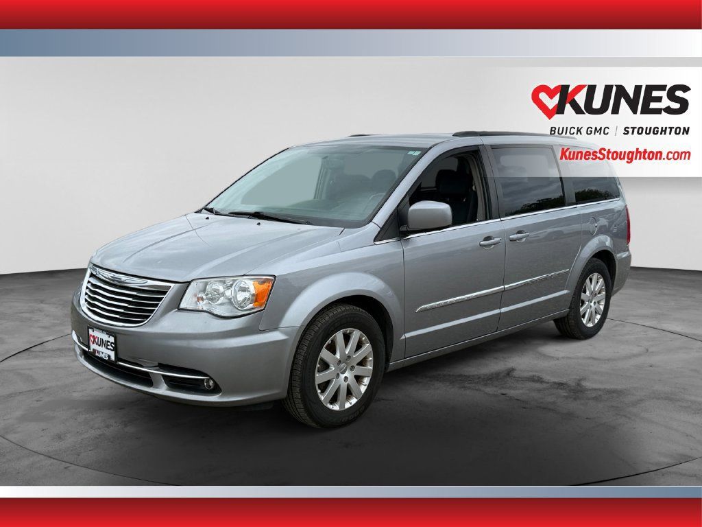 Used 2016 Chrysler Town & Country Touring FWD image 3