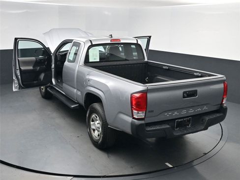 Used 2016 Toyota Tacoma SR image 25