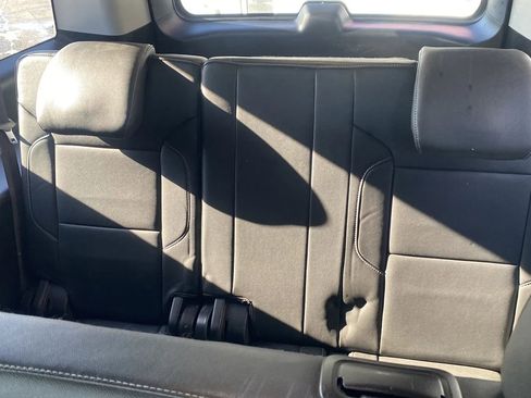 Used 2018 Chevrolet Suburban LT image 18