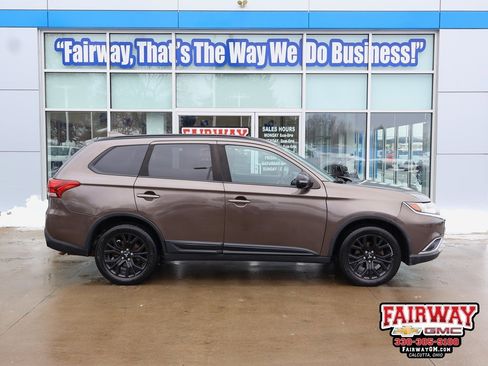 Used 2018 Mitsubishi Outlander ES image 1